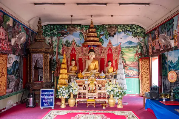 Tayland, Nan: 15 Kasım 2024 - Kuzey Tayland 'ın Nan ilindeki Wat Tachang şehrinde. Tayland, Nan: 15 Kasım 2024 - 