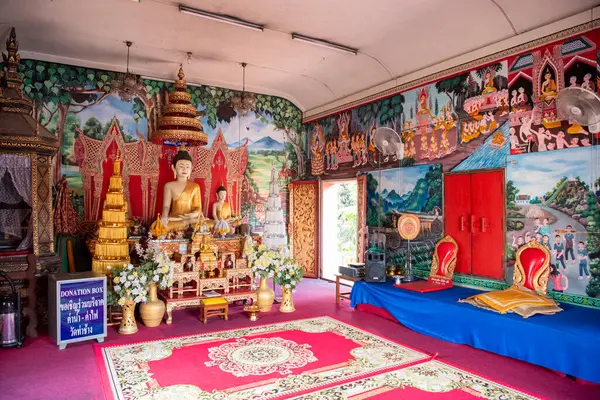 Tayland, Nan: 15 Kasım 2024 - Kuzey Tayland 'ın Nan ilindeki Wat Tachang şehrinde. Tayland, Nan: 15 Kasım 2024 - 