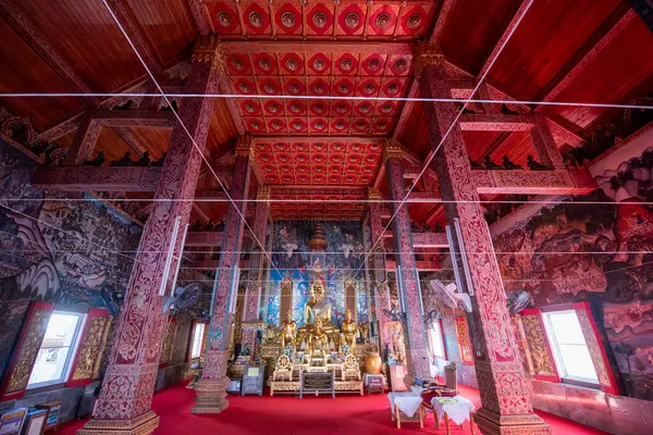 Tayland, Nan: 12 Kasım 2024 - Kuzey Tayland 'ın Nan ilindeki Wat Ming Mueang şehrinde.