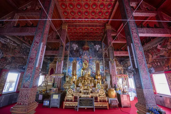 Tayland, Nan: 12 Kasım 2024 - Kuzey Tayland 'ın Nan ilindeki Wat Ming Mueang şehrinde.