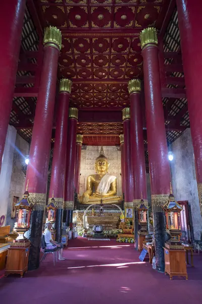 Tayland, Nan: 12 Kasım 2024 - Wat Phra Chang Kham Worawihan Kuzey Tayland 'da Nan şehrinde.  