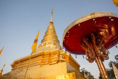 Tayland, Nan: 14 Kasım 2024 - Kuzey Tayland 'da Nan şehrindeki Chae Haeng şehrindeki Wat Phra' da Chedi.