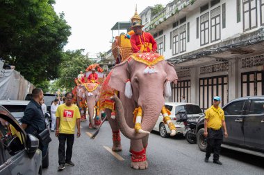 Tayland, Bangkok - 8 Kasım 2024: Tayland Filleri Tayland 'da Wat Saket Festivali Fuarının açılış töreninde.