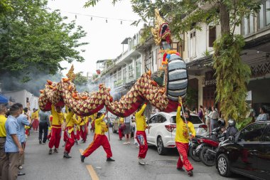Tayland, Bangkok - 8 Kasım 2024: Bangkok, Tayland 'daki Wat Saket Festivali' nde Altın Dağ Açılış Töreni.