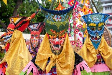 Tayland, Bangkok - 8 Kasım 2024: Phi Ta Khon Maskeli Loei Tayland 'da Wat Saket Festivali Fuarı 
