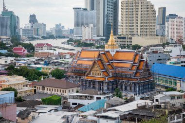 Tayland, Bangkok - 6 Kasım 2024: Wat Ko Tayland 'ın Bangkok şehrinde ufuk çizgisi olan Çin Kasabası.  