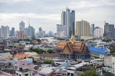 Tayland, Bangkok - 6 Kasım 2024: Wat Ko Tayland 'ın Bangkok şehrinde ufuk çizgisi olan Çin Kasabası.  