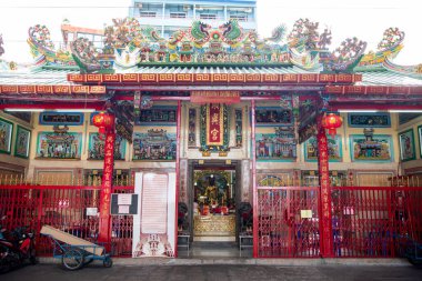 Tayland, Bangkok - 5 Kasım 2024: Tayland 'ın Bangkok şehrindeki Çin Mahallesi Chow Sue Kong Çin Tapınağı.