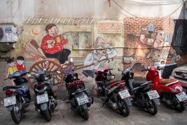 Tayland, Bangkok - 5 Kasım 2024: Talat Noi 'de Tayland' ın Bangkok şehrindeki bir ara sokakta sokak sanatı ve resimleri.  