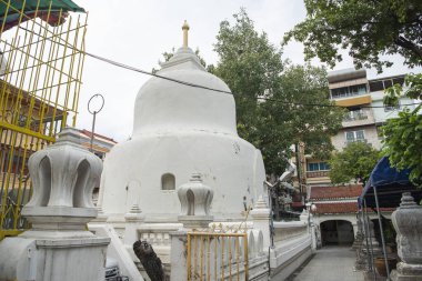 Tayland, Bangkok - 5 Kasım 2024: Bangkok 'taki Wat Kan Matuyaram' da Chedi.  