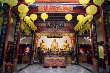  Tayland, Bangkok - 5 Kasım 2024: Tayland 'ın Bangkok şehrindeki Wat Mangkon Kamalawat' ın içinde. 