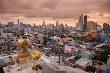   Tayland, Bangkok - 7 Kasım 2024: Tayland 'daki Bangkok şehrinde ufuk çizgisi olan Çin Kasabası.