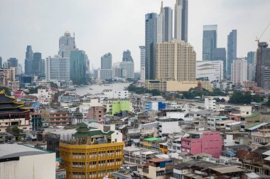   Tayland, Bangkok - 7 Kasım 2024: Tayland 'daki Bangkok şehrinde ufuk çizgisi olan Çin Kasabası.