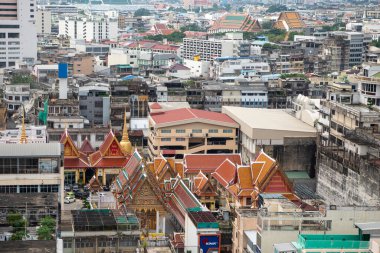 Tayland, Bangkok - 7 Kasım 2024: Çin 'de Wat Chai Chana Songkhram veya Wat Tuek' in havadan görünüşü Tayland 'ın Bangkok şehrinde ufuk çizgisi ile.