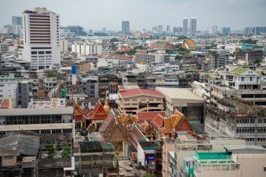 Tayland, Bangkok - 7 Kasım 2024: Çin 'de Wat Chai Chana Songkhram veya Wat Tuek' in havadan görünüşü Tayland 'ın Bangkok şehrinde ufuk çizgisi ile.
