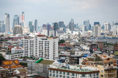   Tayland, Bangkok - 7 Kasım 2024: Tayland 'daki Bangkok şehrinde ufuk çizgisi olan Çin Kasabası.