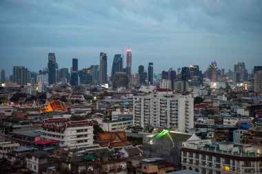   Tayland, Bangkok - 7 Kasım 2024: Tayland 'daki Bangkok şehrinde ufuk çizgisi olan Çin Kasabası.