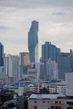 Tayland 'ın Bangkok şehrinde Ufuk çizgisindeki King Power Mahanakhon Binası - Tayland, Bangkok, 5 Kasım 2024.