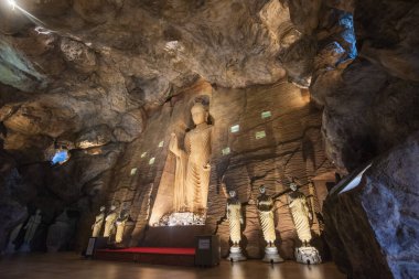 Tayland, Bangkok - 7 Kasım 2024: Bamiyan Buddha Mağarası Banglamphu, Banglamphu, Tayland.