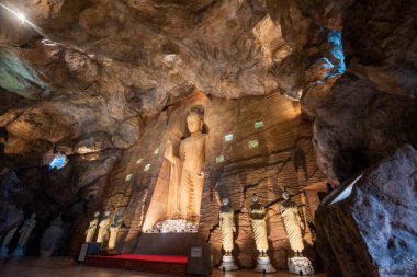 Tayland, Bangkok - 7 Kasım 2024: Bamiyan Buddha Mağarası Banglamphu, Banglamphu, Tayland.