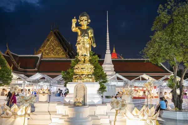 Tayland, Bangkok - 8 Kasım 2024: Banglamphu 'daki Wat Saket Festival Fuarı, Tayland.