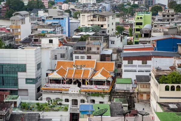 Tayland 'ın Bangkok şehrinde ufuk çizgisi olan Çin Mahallesi' ndeki eski Çin Binası - Tayland, Bangkok, 5 Kasım 2024.