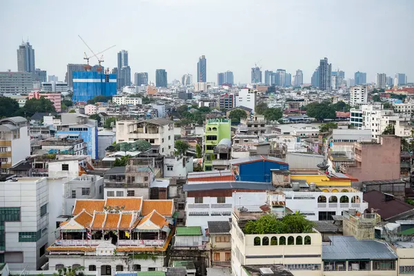   Tayland, Bangkok - 7 Kasım 2024: Tayland 'daki Bangkok şehrinde ufuk çizgisi olan Çin Kasabası.