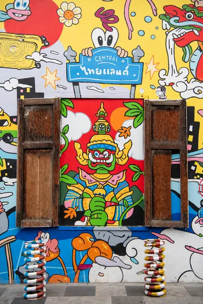 Tayland, Bangkok - 5 Kasım 2024: Talat Noi 'de Tayland' ın Bangkok şehrindeki bir ara sokakta sokak sanatı ve resimleri.  