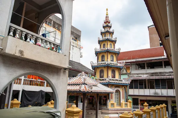 Tayland, Bangkok - 5 Kasım 2024: Wat Kuson Samakhon Tayland 'ın Bangkok şehrinde Çin Mahallesi.