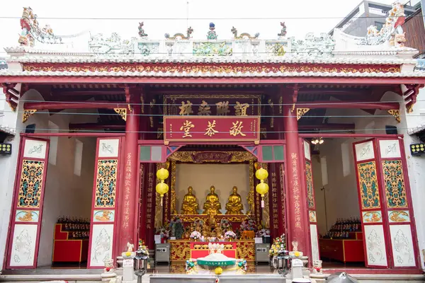 Tayland 'ın Bangkok şehrindeki Çin Mahallesi' ndeki Kwong Siew Tapınağı veya Kanton Tapınağı - Tayland, Bangkok, 6 Kasım 2024.