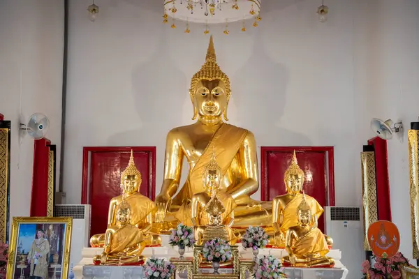 Tayland, Bangkok - 6 Kasım 2024: Wat Maha Phruettharam Worawihan Bangkok, Tayland.  