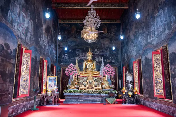 Tayland, Bangkok - 6 Kasım 2024: Wat Maha Phruettharam Worawihan Bangkok, Tayland.  