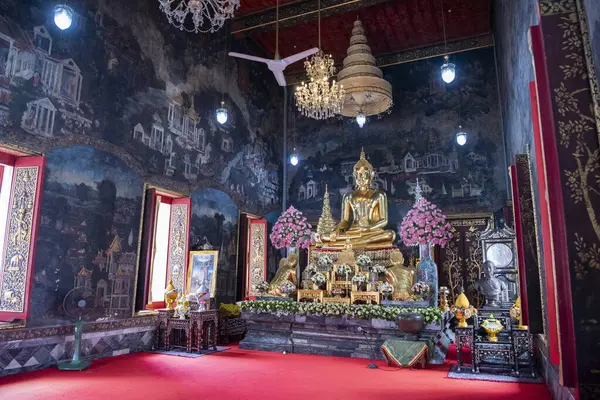 Tayland, Bangkok - 6 Kasım 2024: Wat Maha Phruettharam Worawihan Bangkok, Tayland.  