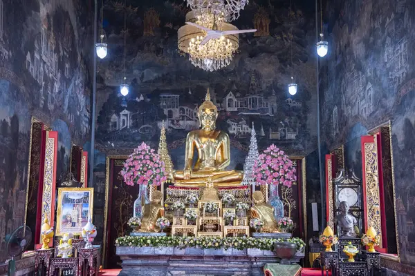 Tayland, Bangkok - 6 Kasım 2024: Wat Maha Phruettharam Worawihan Bangkok, Tayland.  