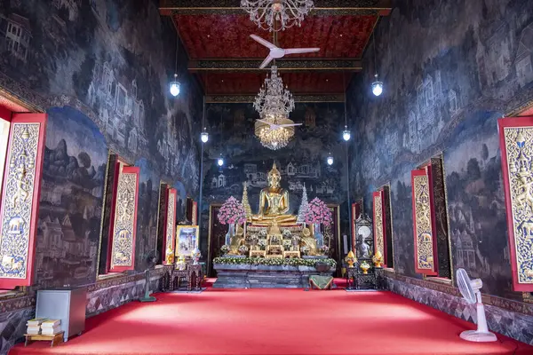 Tayland, Bangkok - 6 Kasım 2024: Wat Maha Phruettharam Worawihan Bangkok, Tayland.  