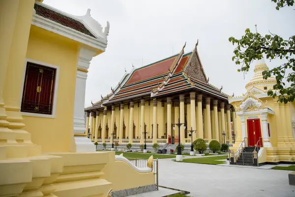 Tayland, Bangkok - 6 Kasım 2024: Wat Thepsirintrawat Ratchaworawihan Tayland 'da.