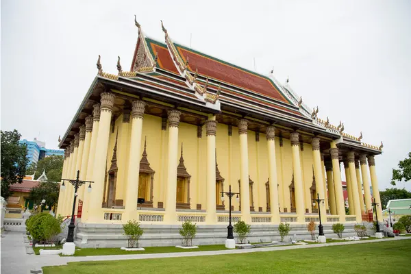 Tayland, Bangkok - 6 Kasım 2024: Wat Thepsirintrawat Ratchaworawihan Tayland 'da.