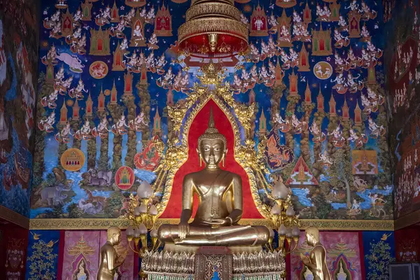 Tayland, Bangkok - 6 Kasım 2024: Tayland 'ın Bangkok şehrindeki Wat Phlapphla Chai' de.