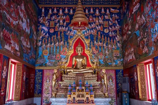 Tayland, Bangkok - 6 Kasım 2024: Tayland 'ın Bangkok şehrindeki Wat Phlapphla Chai' de.