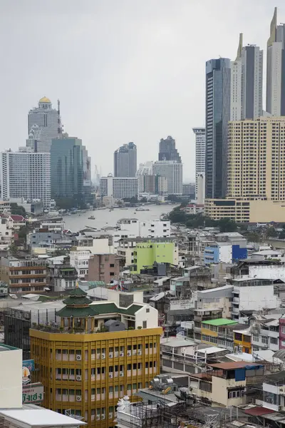   Tayland, Bangkok - 7 Kasım 2024: Tayland 'daki Bangkok şehrinde ufuk çizgisi olan Çin Kasabası.