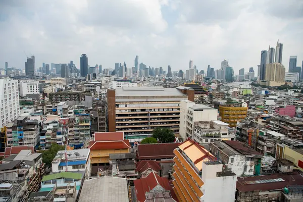   Tayland, Bangkok - 7 Kasım 2024: Tayland 'daki Bangkok şehrinde ufuk çizgisi olan Çin Kasabası.
