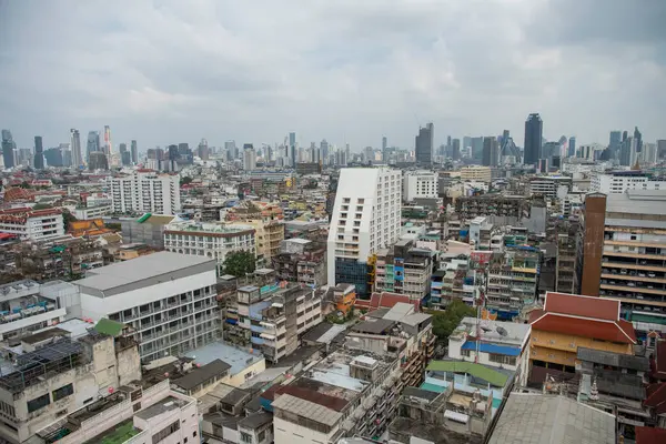   Tayland, Bangkok - 7 Kasım 2024: Tayland 'daki Bangkok şehrinde ufuk çizgisi olan Çin Kasabası.