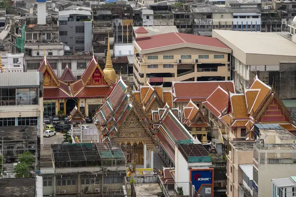 Tayland, Bangkok - 7 Kasım 2024: Çin 'de Wat Chai Chana Songkhram veya Wat Tuek' in havadan görünüşü Tayland 'ın Bangkok şehrinde ufuk çizgisi ile.