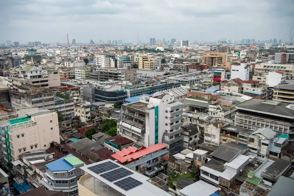   Tayland, Bangkok - 7 Kasım 2024: Tayland 'daki Bangkok şehrinde ufuk çizgisi olan Çin Kasabası.
