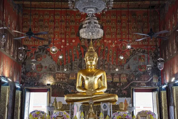 Tayland, Bangkok - 7 Kasım 2024: Tayland 'da Banglamphu' da Wat Saket içinde Buda.
