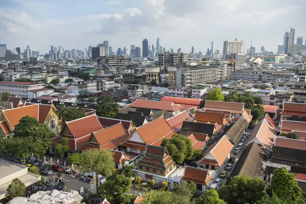 Banglamphu 'daki Wat Saket' in Tayland 'daki Bangkok şehrindeki havadan görünüşü - Tayland, Bangkok, 7 Kasım 2024.
