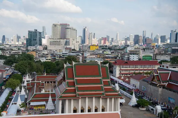 Banglamphu 'daki Wat Saket' in Tayland 'daki Bangkok şehrindeki havadan görünüşü - Tayland, Bangkok, 7 Kasım 2024.