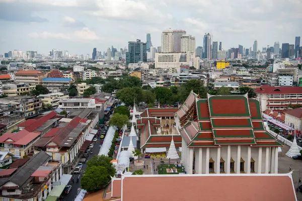 Banglamphu 'daki Wat Saket' in Tayland 'daki Bangkok şehrindeki havadan görünüşü - Tayland, Bangkok, 7 Kasım 2024.