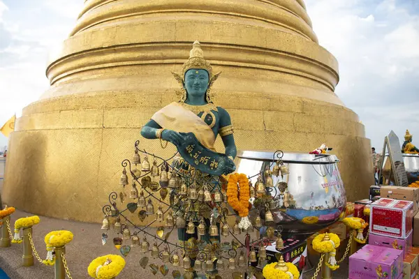 Tayland, Bangkok - 7 Kasım 2024: Banglamphu 'daki Altın Wat Saket Dağı, Tayland.