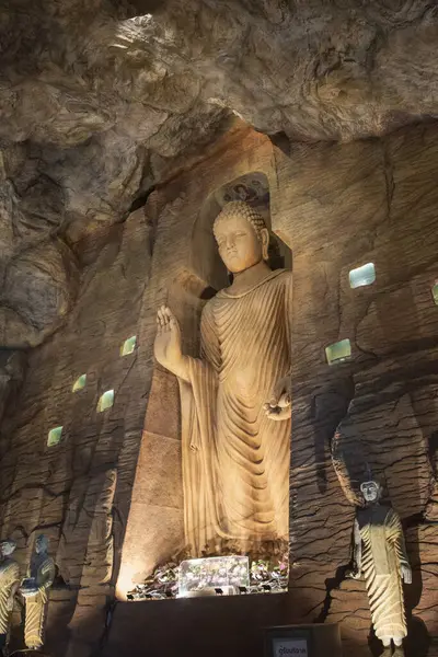 Tayland, Bangkok - 7 Kasım 2024: Bamiyan Buddha Mağarası Banglamphu, Banglamphu, Tayland.
